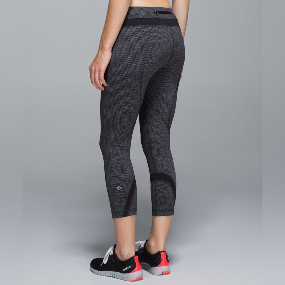 Lululemon Run Inspire Crop ll Size‎ 4 All Luxtreme Black Heathered Leggings
